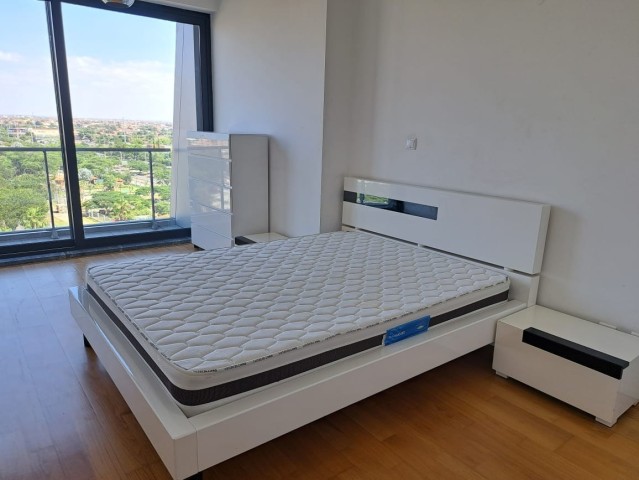 Apartamento T3, no Edifício Torres da Dipanda, 1 de Maio.