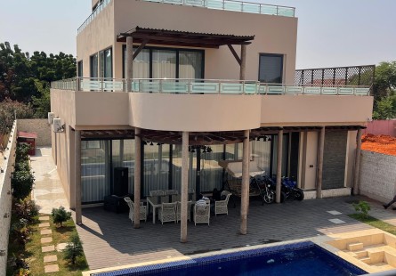 Anúncio Luxuosa vivenda V4 com anexo e piscina, no Benfica.
