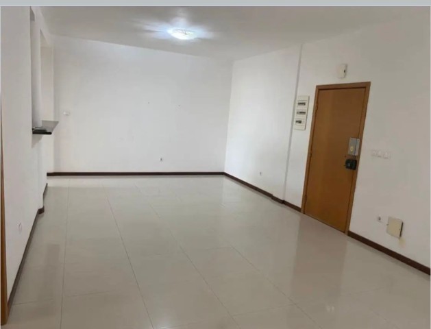 Apartamento T3, no Condomínio Vale dos Pássaros, em Talatona.