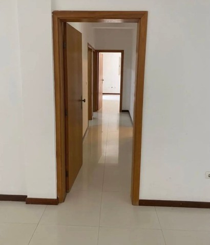 Apartamento T3, no Condomínio Vale dos Pássaros, em Talatona.