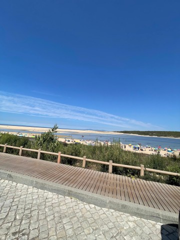 Vivenda V4 com piscina, na Sesimbra, Lagoa da Albufeira, Portugal.