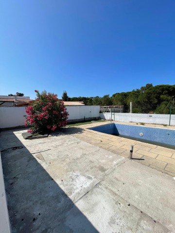 Vivenda V4 com piscina, na Sesimbra, Lagoa da Albufeira, Portugal.