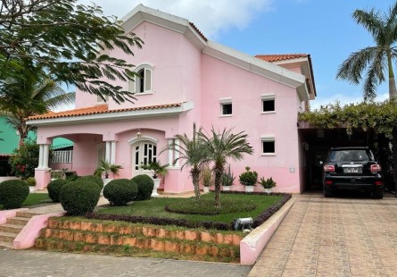 Anúncio Vivenda V5 duplex com piscina, no Condomínio Cajueiro de Talatona.