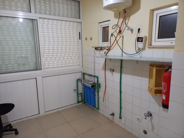 Apartamento T3, no R/C do Condomínio Vale dos Pássaros