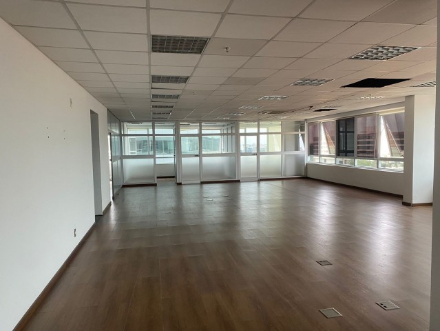 Escritório de 385m², no Condomínio Belas Business Park, Talatona.