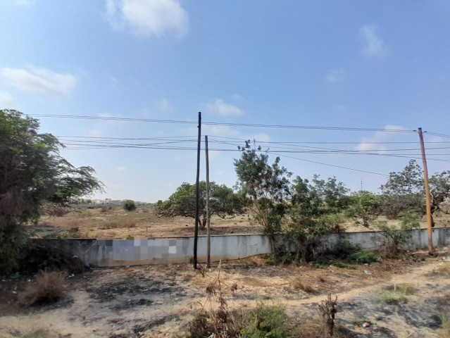 Terreno de 4 hectares, na 1ª linha da Via Expressa, sentido desvio do Zango/11 de Novembro.