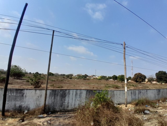 Terreno de 4 hectares, na 1ª linha da Via Expressa, sentido desvio do Zango/11 de Novembro.