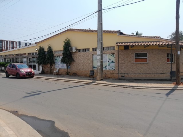 Estabelecimento comercial, restaurante pastelaria e padaria, no Lar do Patriota, 1ª fase.