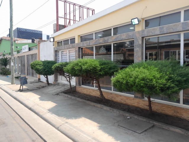 Estabelecimento comercial, restaurante pastelaria e padaria, no Lar do Patriota, 1ª fase.