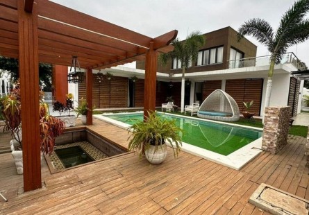 Anúncio Luxuosa vivenda V6, no Condomínio Russinha, Camama, arredores do CIF.