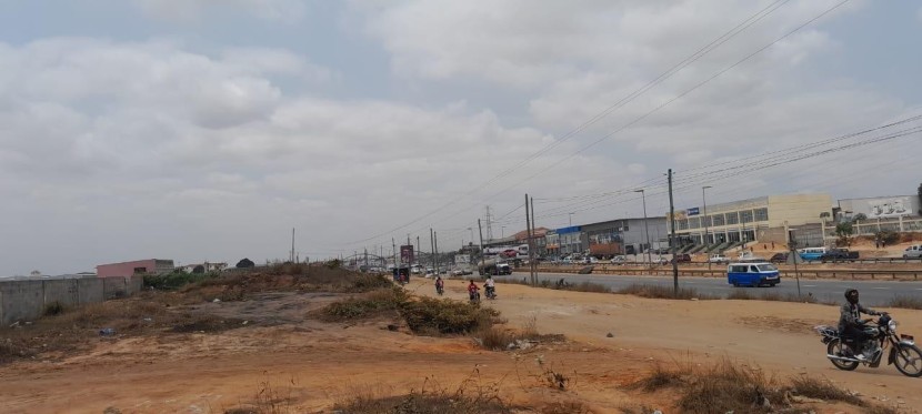 Terreno de 28 hectares, defronte ao Bama Mobiliário, de 1 linha, na Via Expressa.