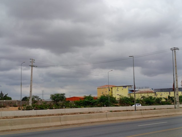 Terreno de 7 hectares, na Via Expressa, sentido Benfica/Kilamba.