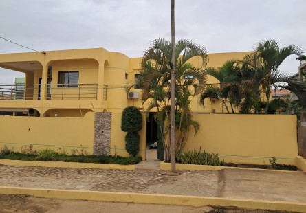 Anúncio Vivenda V4 com anexo, no Bairro militar, Talatona.