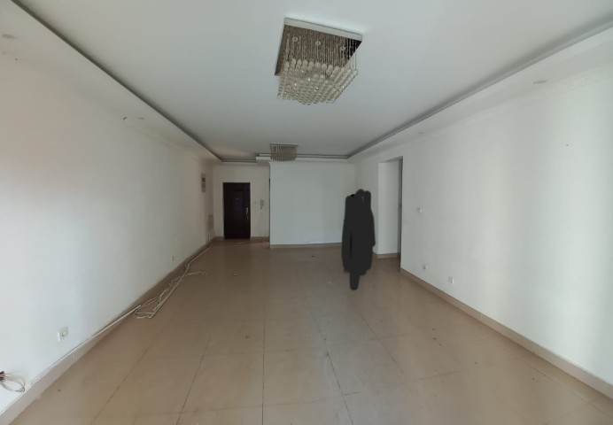 Apartamento T5, na Centralidade do Kilamba, pago na totalidade.