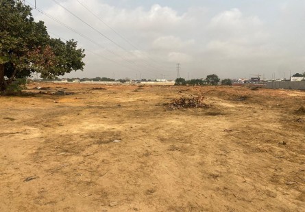 Anúncio Terreno de 3.7 hectares, de 1 linha, defronte ao shopping MDC, Via Expressa.