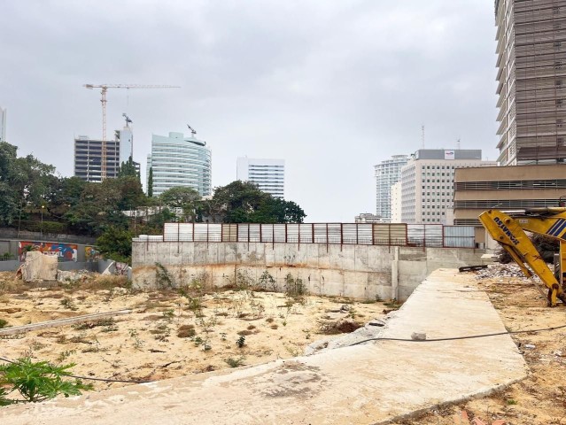 Terreno de 3.547,83m², no Centro da Cidade, Ingombotas.