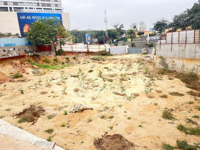 Terreno de 3.547,83m², no Centro da Cidade, Ingombotas.