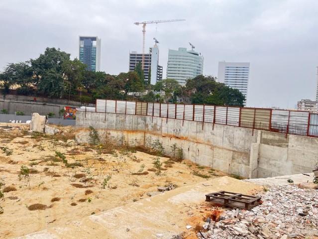 Terreno de 3.547,83m², no Centro da Cidade, Ingombotas.