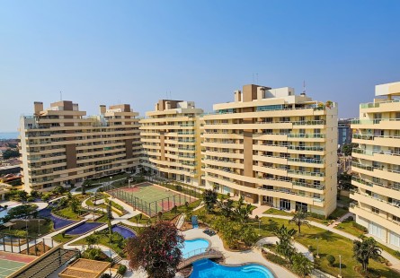 Anúncio Penthouse T5+1, com 457m², no Condomínio Acquaville, Talatona.
