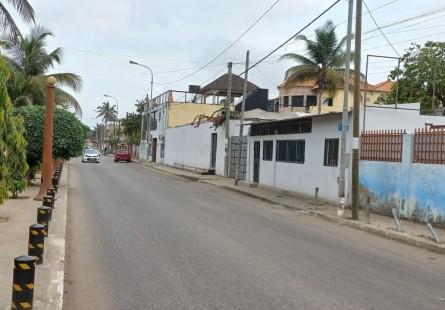 Anúncio Moradia V4 para reformar, na zona nobre do Futungo, rua do Chamavo,