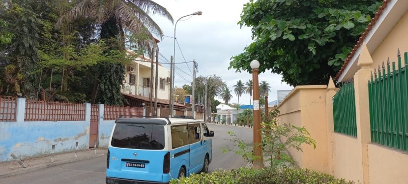 Moradia V4 para reformar, na zona nobre do Futungo, rua do Chamavo,