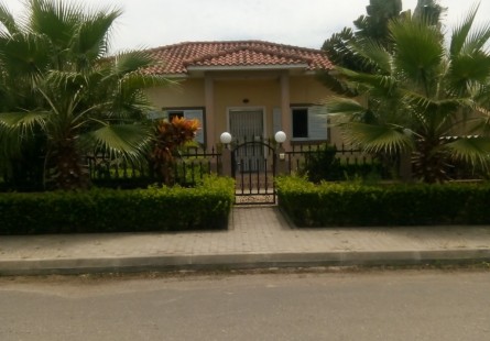 Anúncio Vivenda V5 com anexo, no Condomínio Jardim de Viana.