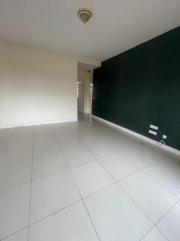 Excelente apartamento T3, no Condomínio Jardim de Rosas, Belas.