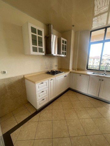 Excelente apartamento T3, no Condomínio Jardim de Rosas, Belas.