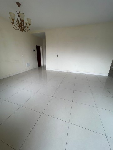 Excelente apartamento T3, no Condomínio Jardim de Rosas, Belas.