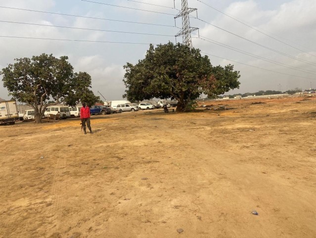 Terreno de 2 hectares, defronte ao Shopping MDC, Via Expressa.