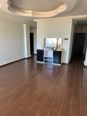 Apartamento T2, remodelado, na avenida do Ex Combatentes.