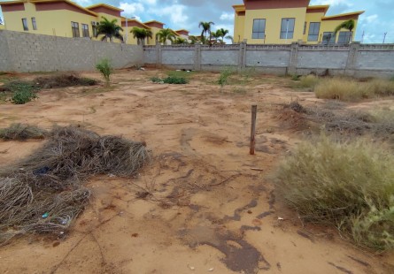 Anúncio Terreno de 480m², por detrás do Vilas do Kuditemo, Lar do Patriota.