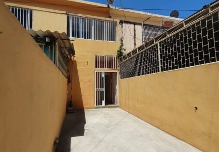 Anúncio Moradia V2 geminada, localizada nos Combatentes, Valódia.