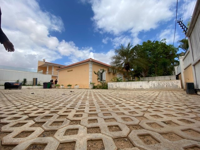 Vivenda V3 com anexo e piscina, mobiliada, no Lar do Patriota, Benfica.