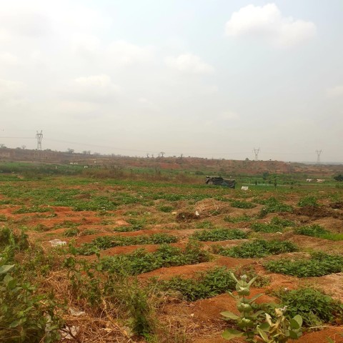 TERRENO DE ESQUINA DE 60 HECTARES, VIA EXPRESSA, CACUACO.