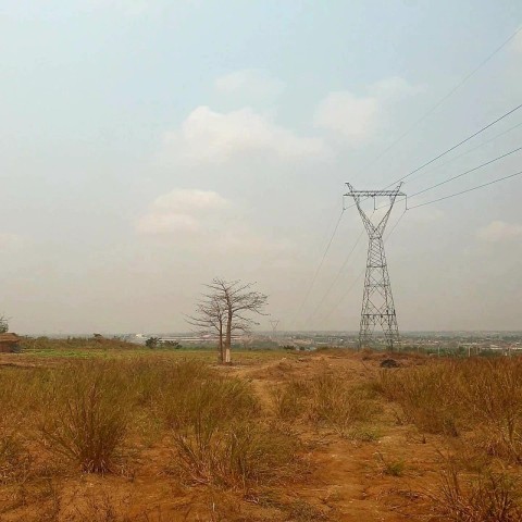 TERRENO DE ESQUINA DE 60 HECTARES, VIA EXPRESSA, CACUACO.