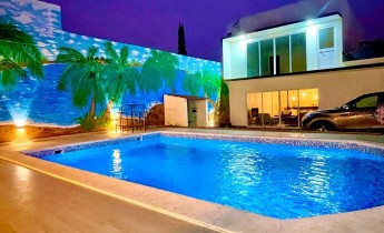 Anúncio Vende se vivenda com piscina em Malange