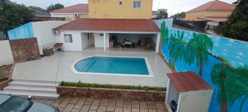 Vende se vivenda com piscina em Malange