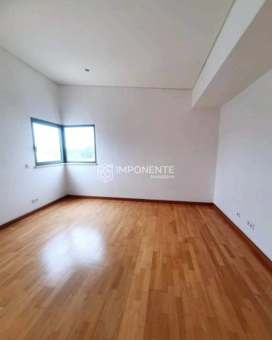 Excelente Vivenda V3 com piscina, no Condomínio Dalm Residencial, Talatona.