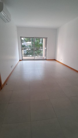 Apartamento T3+1, no Condomínio Imbondeiro Palace, Talatona.