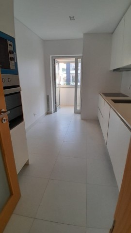 Apartamento T3+1, no Condomínio Imbondeiro Palace, Talatona.