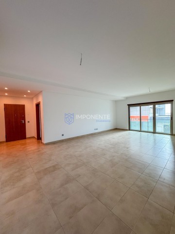 Apartamento T3, no Condomínio Dolce Vita, Talatona.