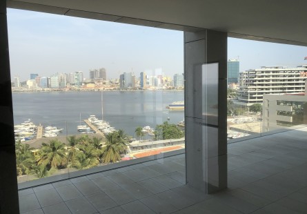 Anúncio Vende se apartamento PENTHOUSE T4 dúplex.