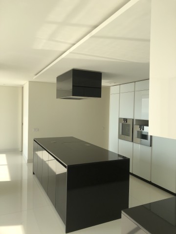 Vende se apartamento T4 dúplex.