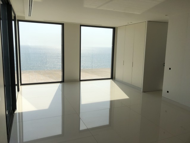 Vende se apartamento T4 dúplex.