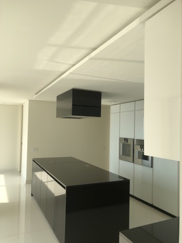 Vende se apartamento T4 dúplex.