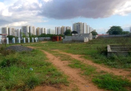 Anúncio TERRENO DE 2.7 HECTARES, BERMA ESTRADA, NO ZANGO 0.