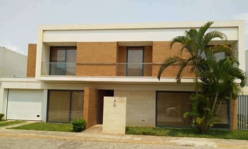 Vivenda V3 condominio 14 casas TALATONA