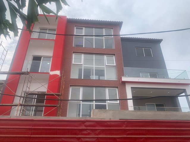 ESCRITÓRIOS E APARTAMENTOS T3