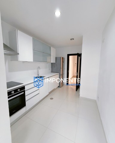 Apartamento T3+1, no Condomínio Imbondeiro Palace, (Ymoluanda II)Talatona.